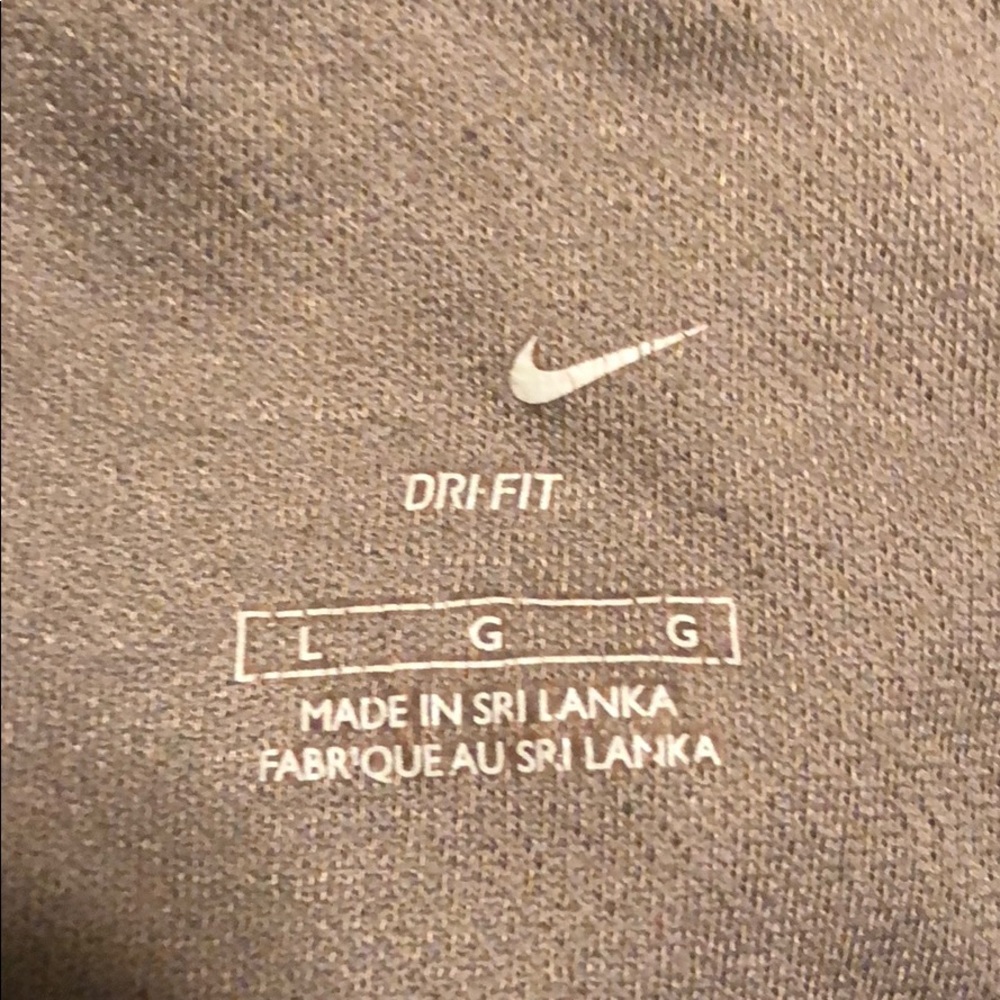 Nike Dri-Fit Sz large shorts w/ 2 side pockets